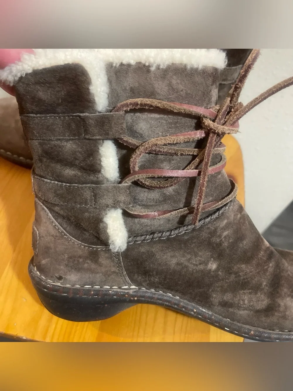 UGG Brown Suede nwot caspia Ankle Boots with White Shearling Cuff suede